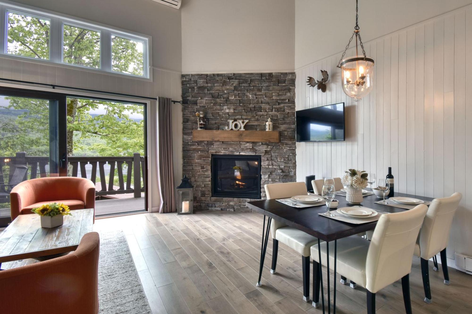 Stunning Condo - View On Lake Tremblant & Mountain Mont-Tremblant Exteriér fotografie